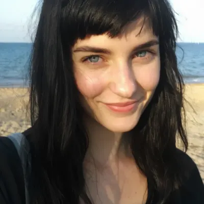 Эмилия, 27